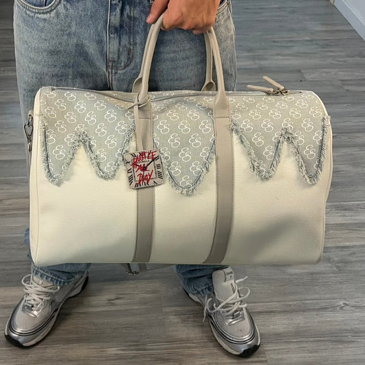 estrella hustler dufflebag carried by hand – „hustle all day“ charm